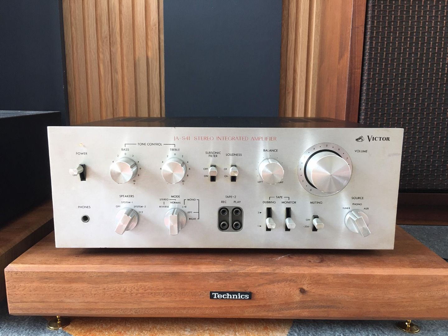 Ampli VICTOR JA- S41 ********** zin đẹp