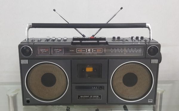 Radio cassette SHARP GF 202SB.